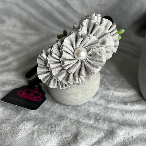 NWT Flower Headband - Picture 1 of 2